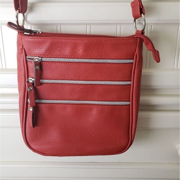 Bueno Red Leather Crossbody Bag - Picture 1 of 5